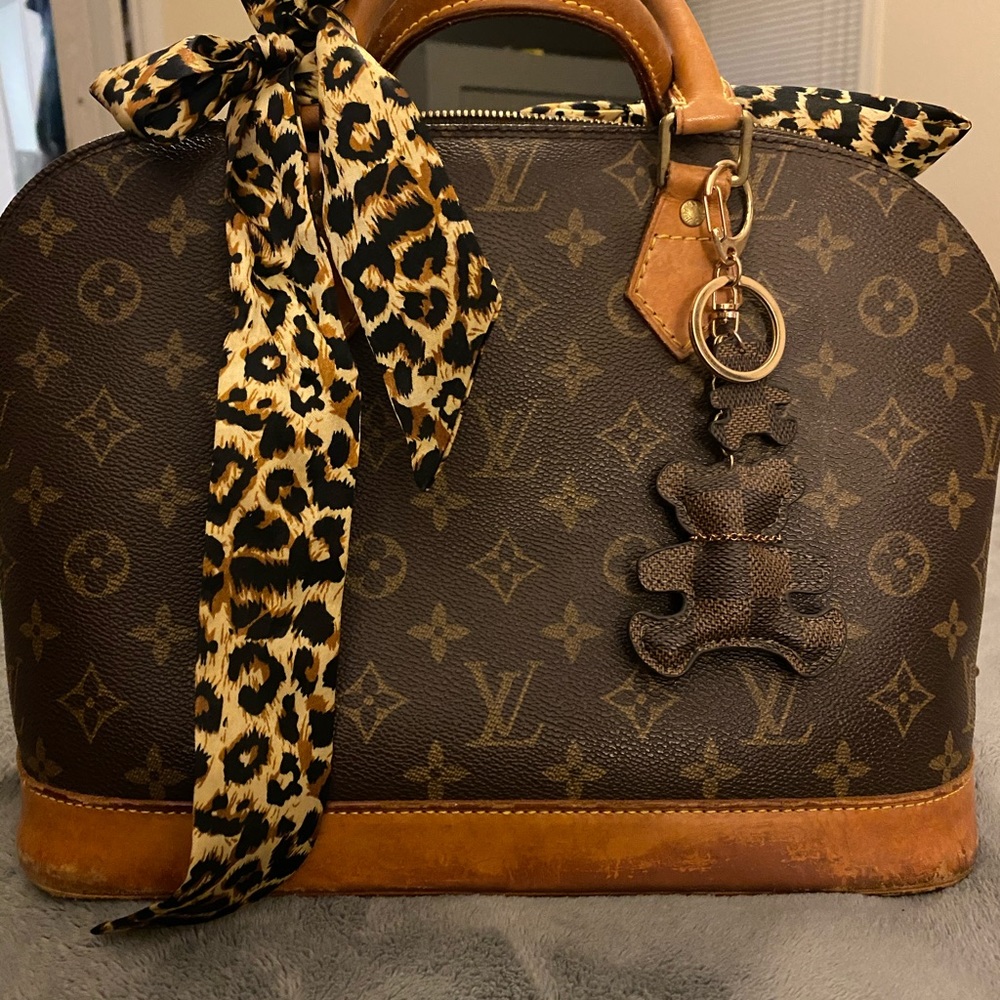 Beautiful Louis Vuitton hand bag
